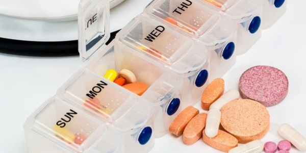 ยาปังหรือร่างกายจะพัง? ส่องมาตรฐานความปลอดภัยและกับดักโลหะหนักในเวชภัณฑ์